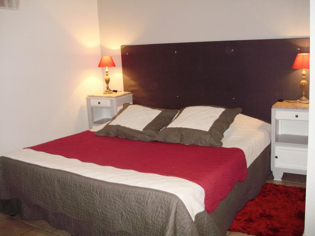 Auberge Du Bord Des Eaux - Demi-Pension Assuree Sur Reservation 생타망레조 외부 사진