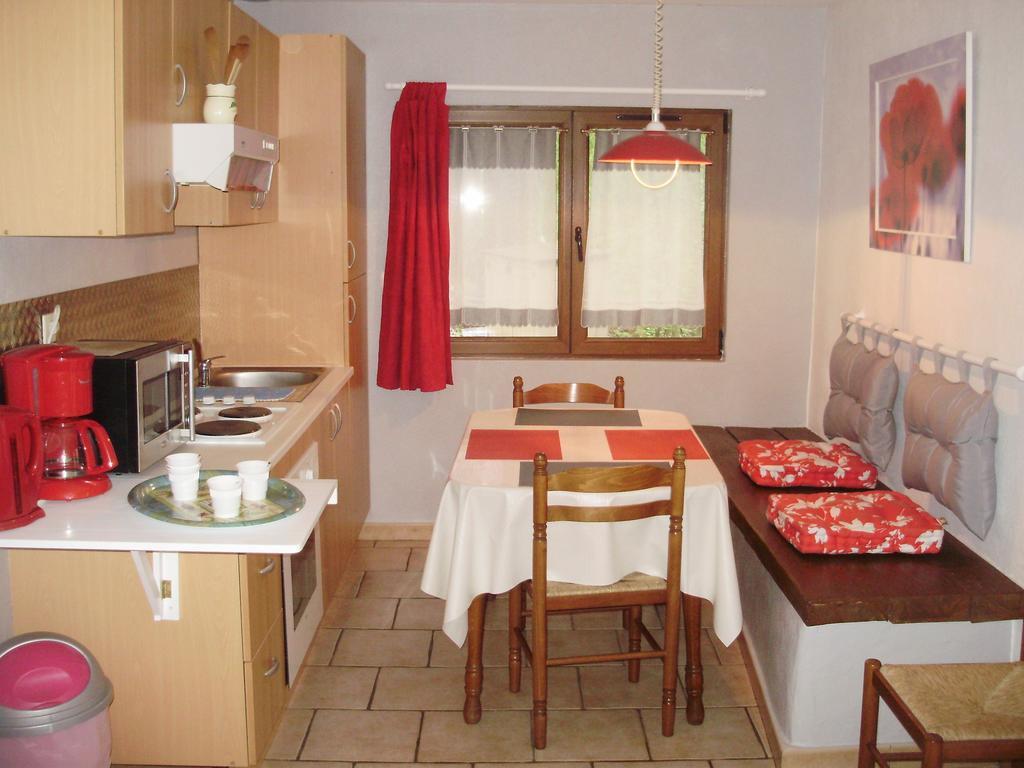 Auberge Du Bord Des Eaux - Demi-Pension Assuree Sur Reservation 생타망레조 외부 사진