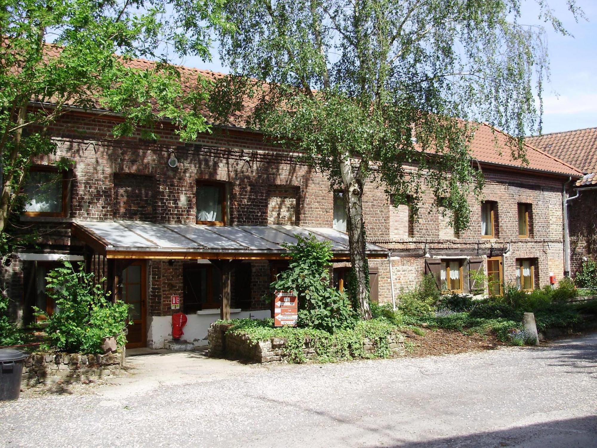 Auberge Du Bord Des Eaux - Demi-Pension Assuree Sur Reservation 생타망레조 외부 사진