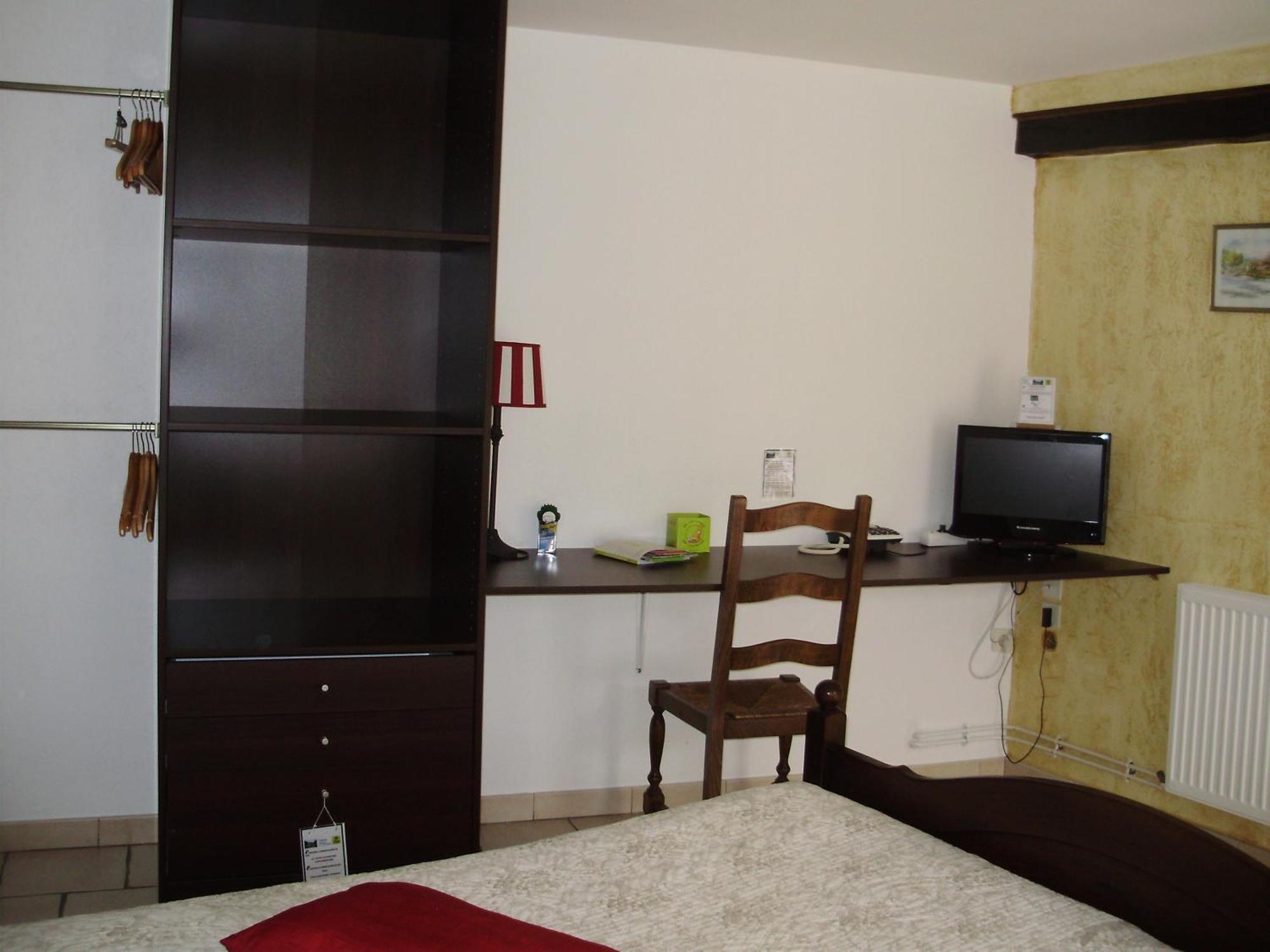 Auberge Du Bord Des Eaux - Demi-Pension Assuree Sur Reservation 생타망레조 외부 사진