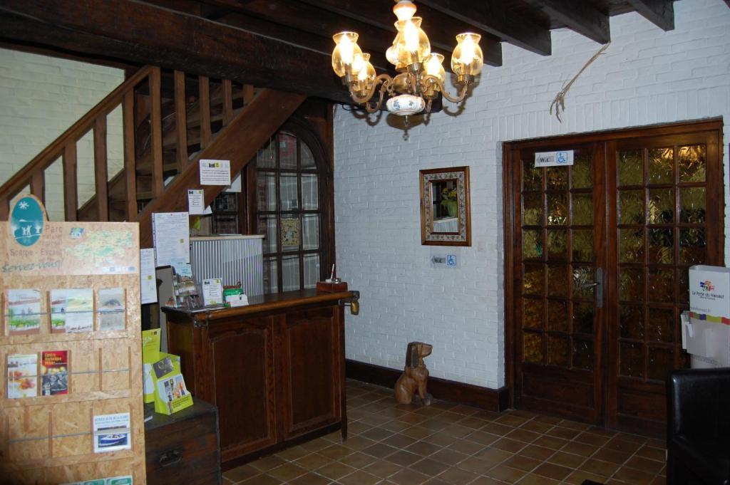 Auberge Du Bord Des Eaux - Demi-Pension Assuree Sur Reservation 생타망레조 외부 사진