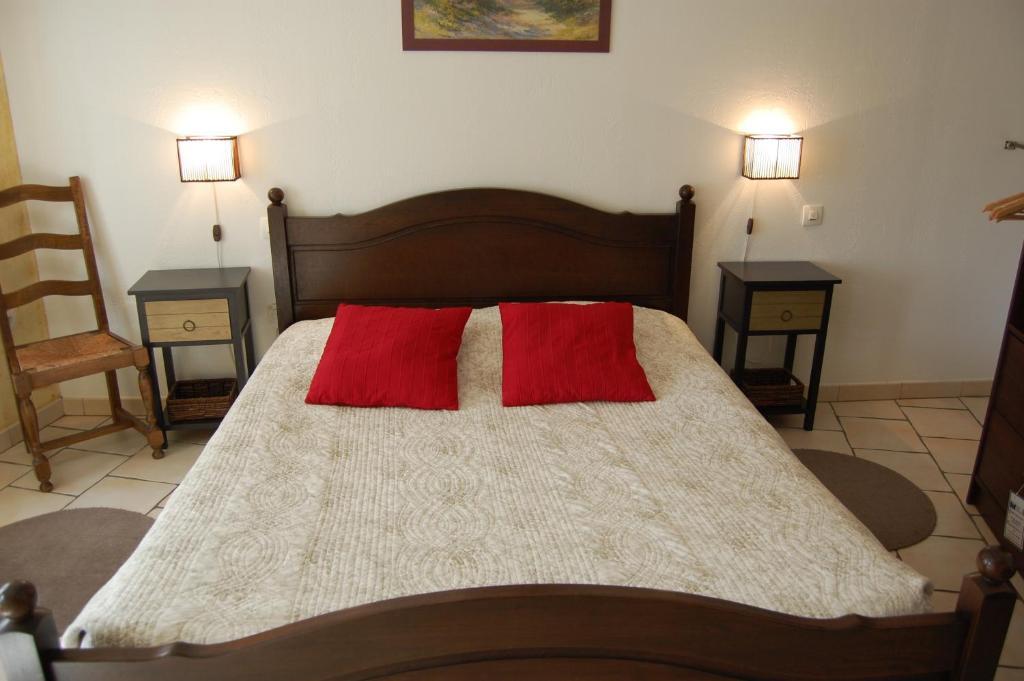 Auberge Du Bord Des Eaux - Demi-Pension Assuree Sur Reservation 생타망레조 객실 사진