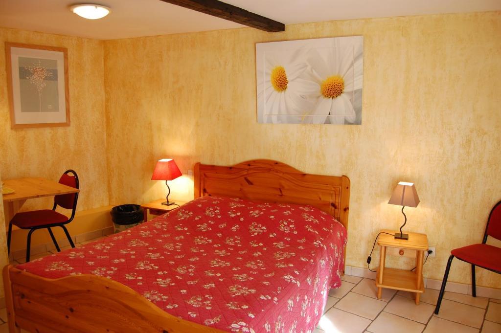 Auberge Du Bord Des Eaux - Demi-Pension Assuree Sur Reservation 생타망레조 객실 사진