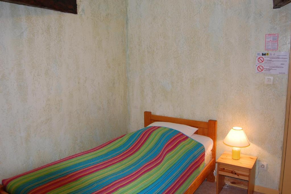 Auberge Du Bord Des Eaux - Demi-Pension Assuree Sur Reservation 생타망레조 객실 사진