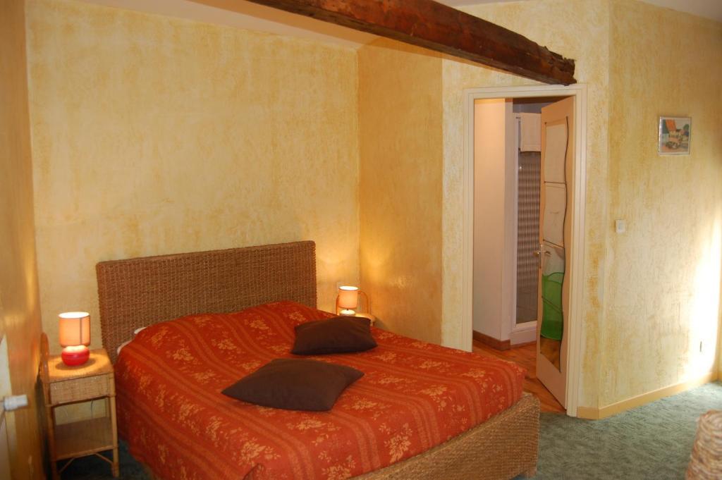 Auberge Du Bord Des Eaux - Demi-Pension Assuree Sur Reservation 생타망레조 객실 사진