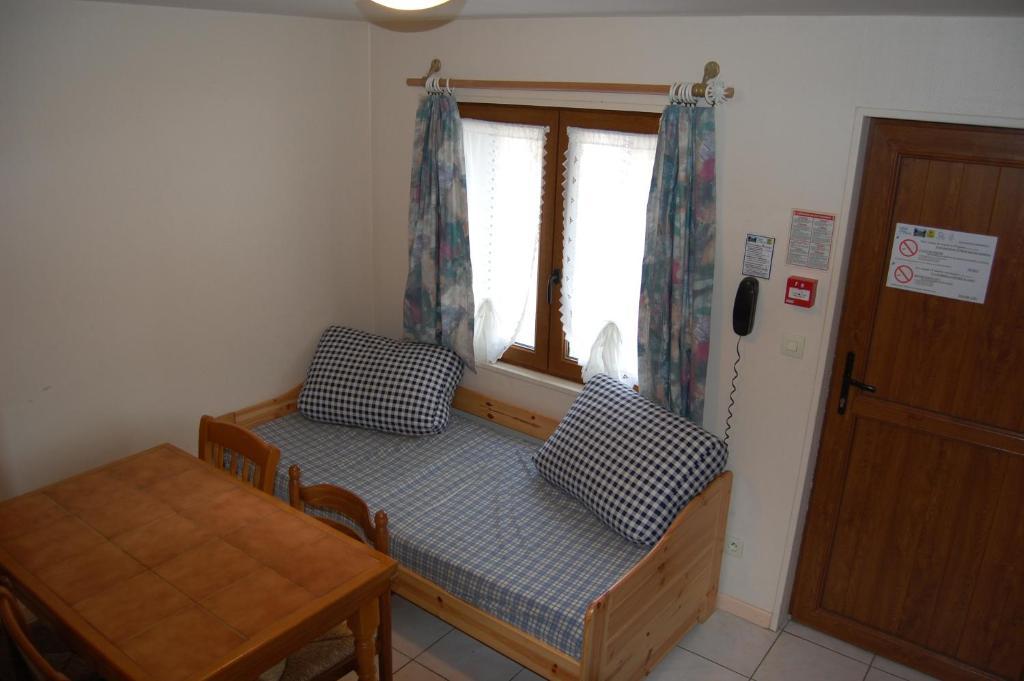 Auberge Du Bord Des Eaux - Demi-Pension Assuree Sur Reservation 생타망레조 객실 사진