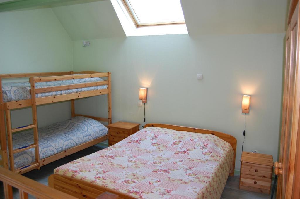 Auberge Du Bord Des Eaux - Demi-Pension Assuree Sur Reservation 생타망레조 객실 사진
