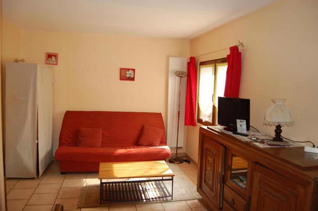 Auberge Du Bord Des Eaux - Demi-Pension Assuree Sur Reservation 생타망레조 객실 사진