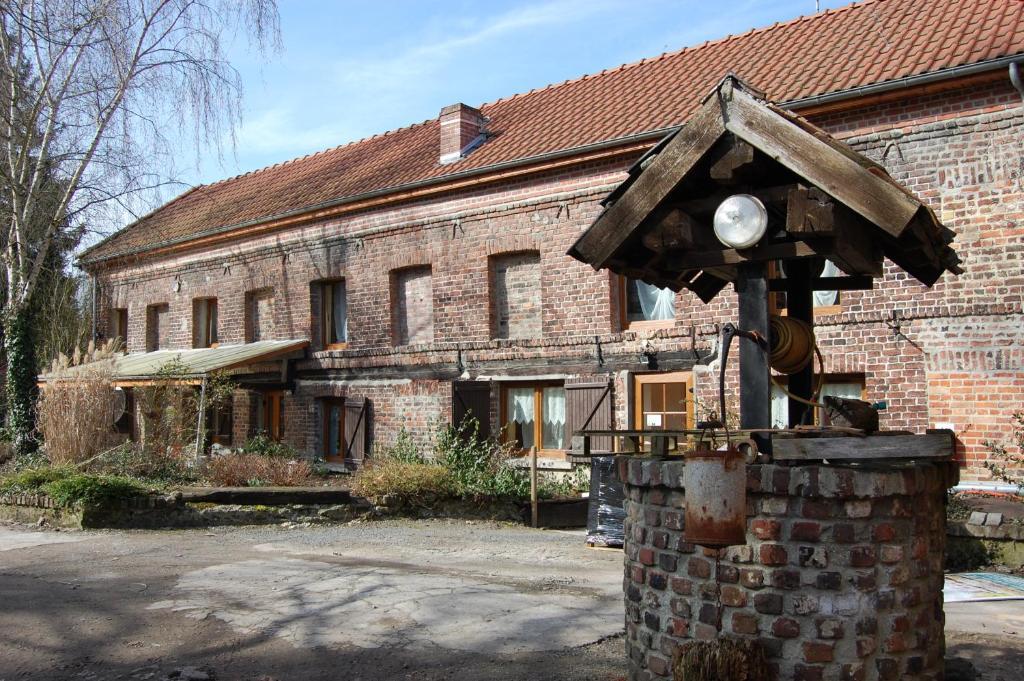 Auberge Du Bord Des Eaux - Demi-Pension Assuree Sur Reservation 생타망레조 외부 사진