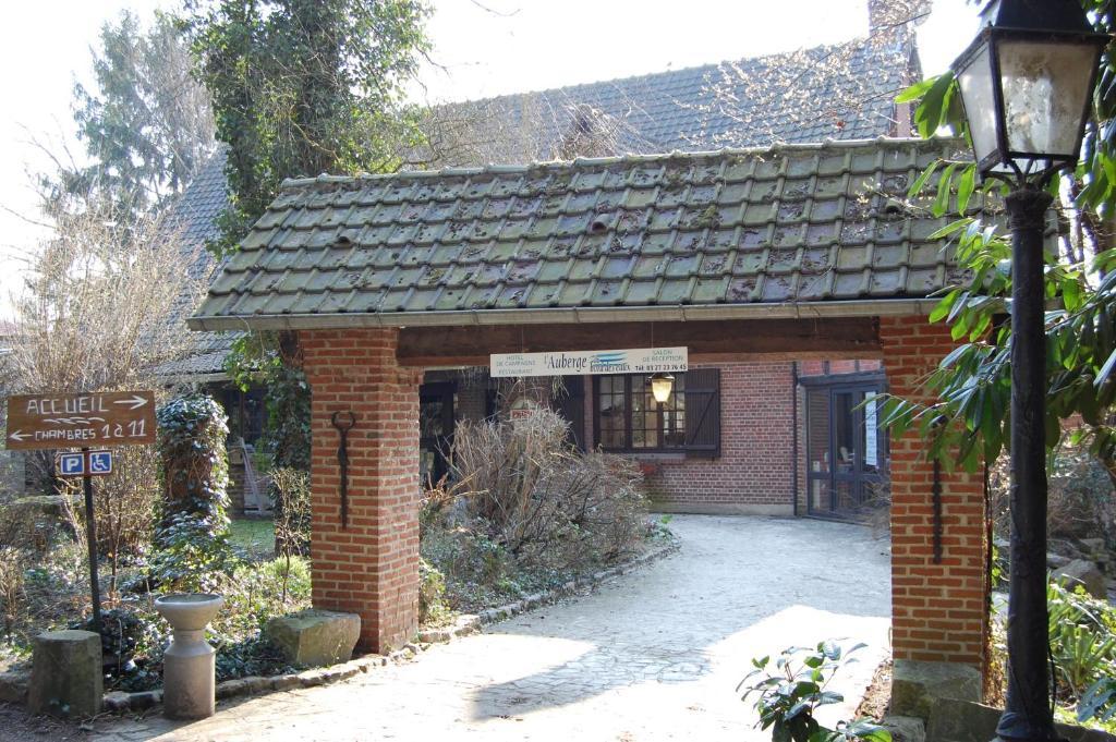 Auberge Du Bord Des Eaux - Demi-Pension Assuree Sur Reservation 생타망레조 외부 사진