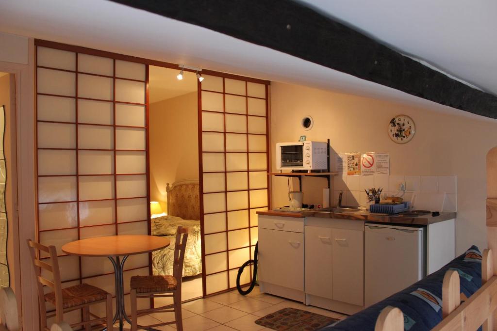 Auberge Du Bord Des Eaux - Demi-Pension Assuree Sur Reservation 생타망레조 외부 사진