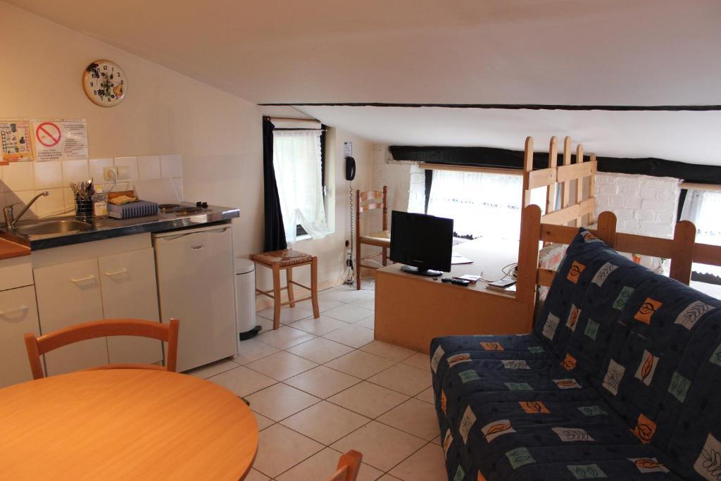 Auberge Du Bord Des Eaux - Demi-Pension Assuree Sur Reservation 생타망레조 외부 사진
