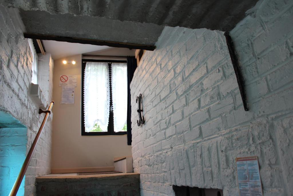 Auberge Du Bord Des Eaux - Demi-Pension Assuree Sur Reservation 생타망레조 객실 사진