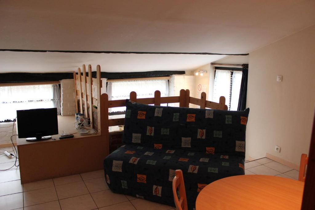 Auberge Du Bord Des Eaux - Demi-Pension Assuree Sur Reservation 생타망레조 객실 사진