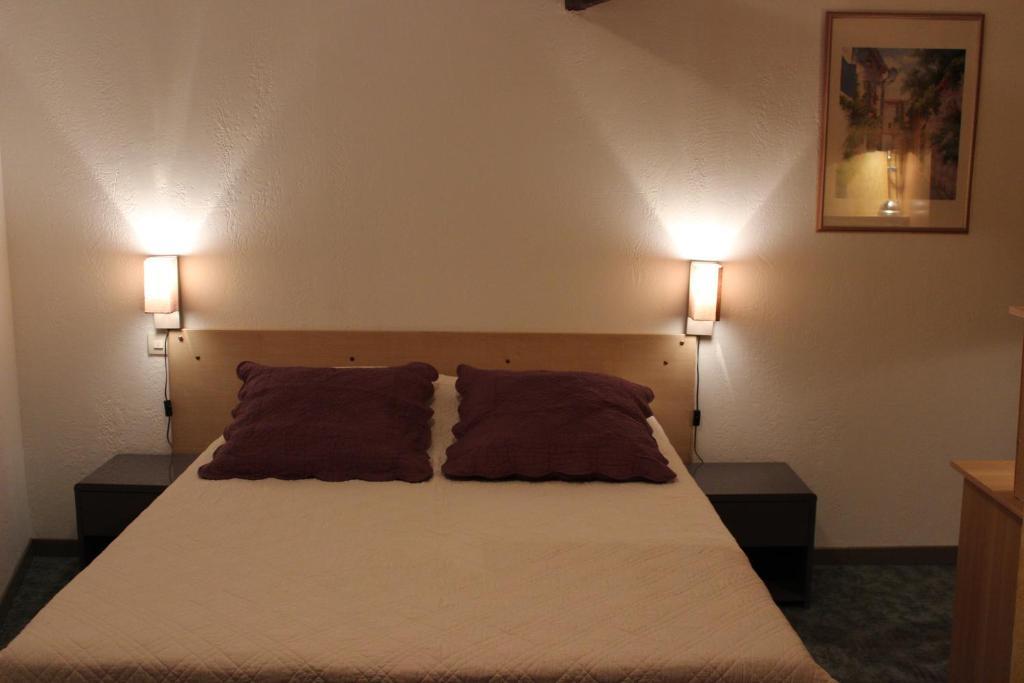 Auberge Du Bord Des Eaux - Demi-Pension Assuree Sur Reservation 생타망레조 객실 사진