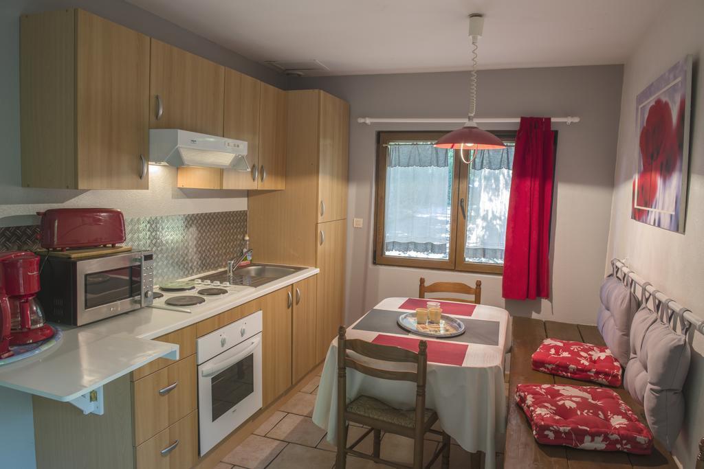 Auberge Du Bord Des Eaux - Demi-Pension Assuree Sur Reservation 생타망레조 외부 사진