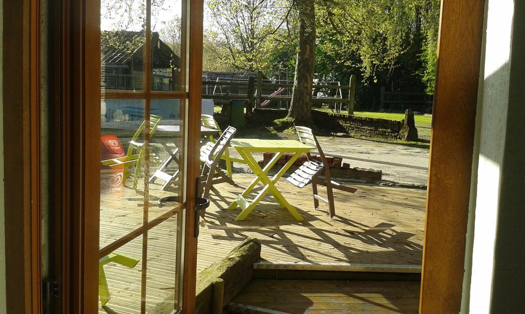 Auberge Du Bord Des Eaux - Demi-Pension Assuree Sur Reservation 생타망레조 외부 사진